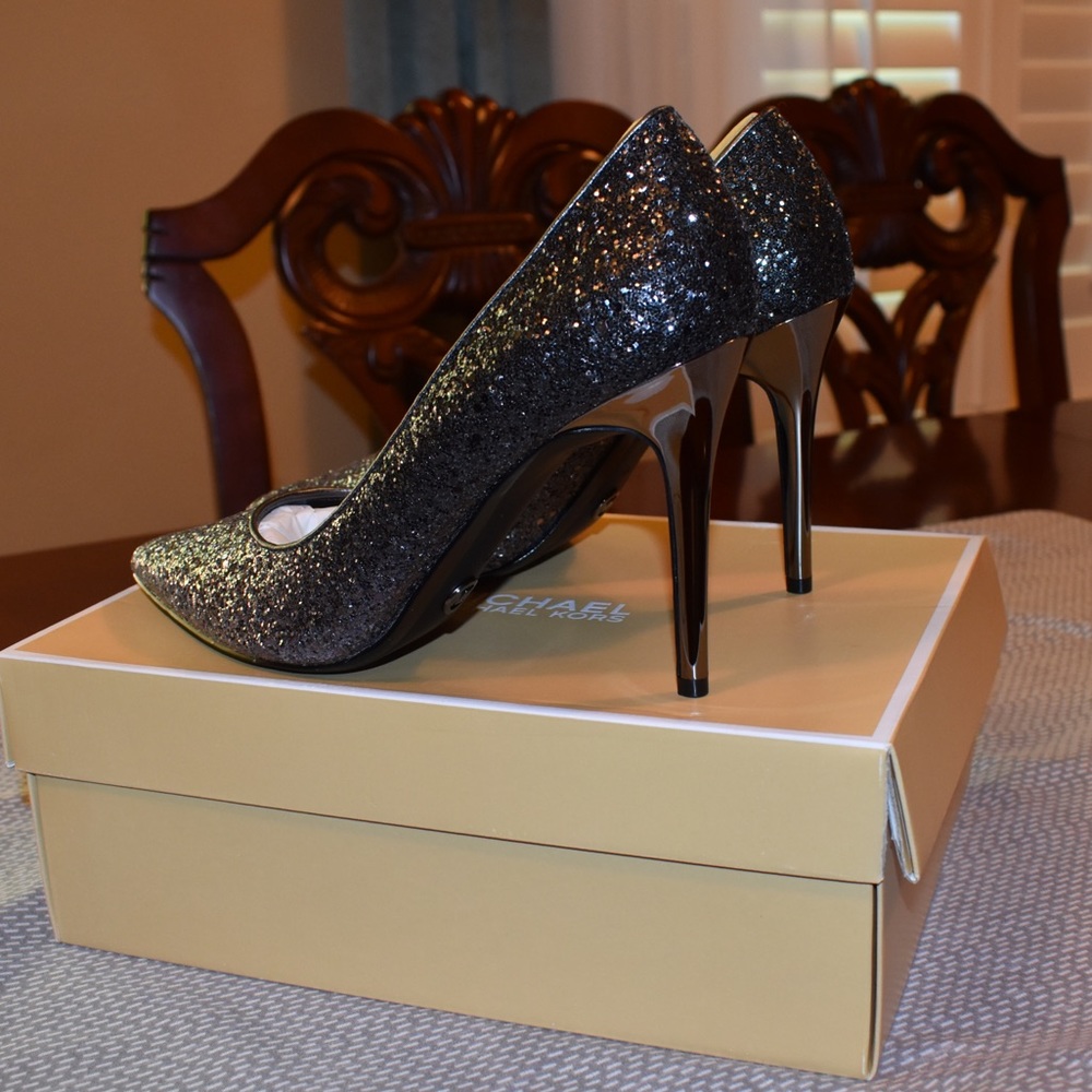SOLD Michael Kors Claire Pointy Toe Pump - Picture 3 of 7